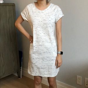 Patterned white shift dress